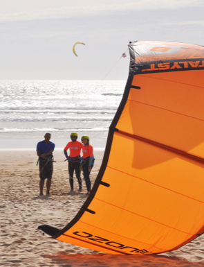 aula de grupo de kitesurf